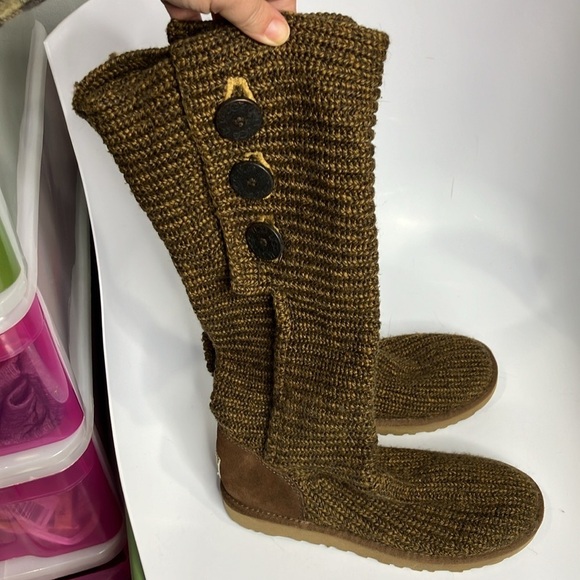 UGG Classic Cardy Boot knit 3 button tall pull on boots size 9 - Picture 1 of 10
